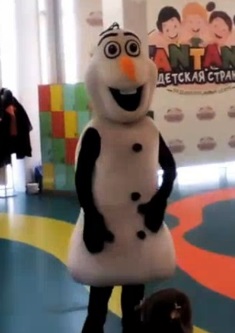 Снегурочка и снеговик Олаф из мультфильма.Утренник